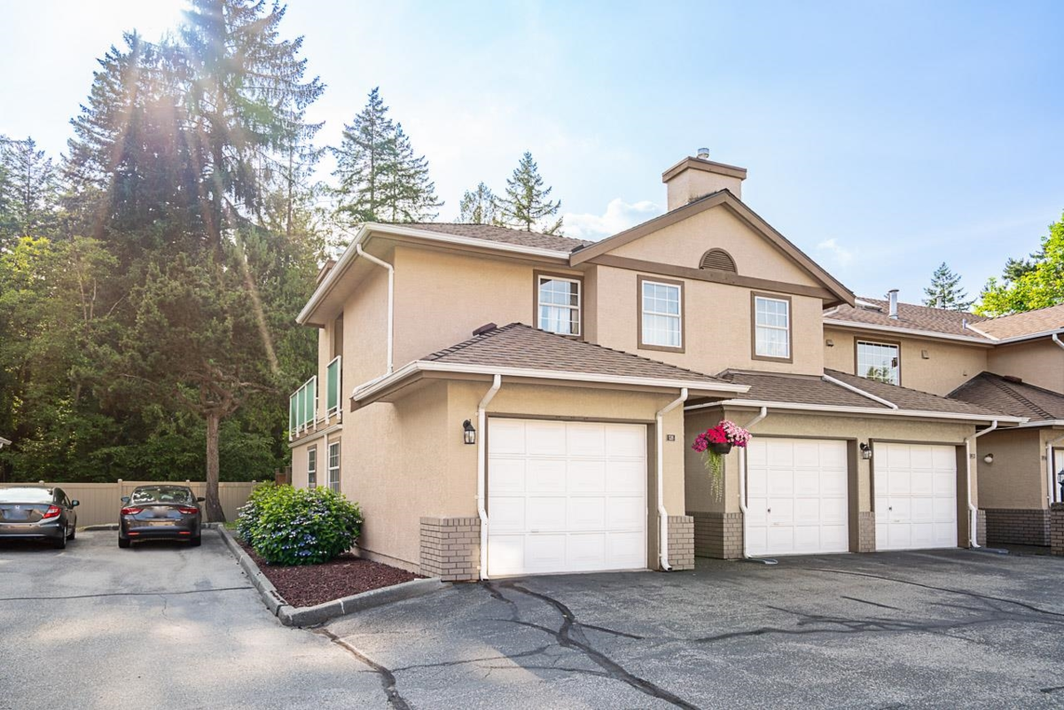 Family Room Photo of 128 14861 98 Avenue, Surrey, BC
