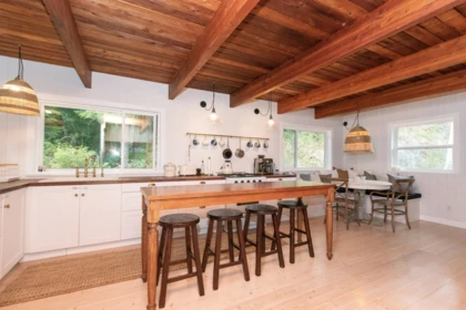 Kitchen Island Photo of 2937 Panorama Drive, North Vancouver, BC