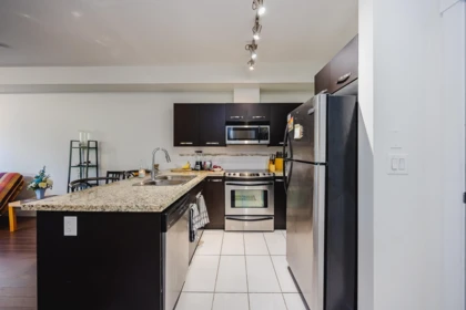 Kitchen Photo of 220 33539 Holland Avenue, Abbotsford, BC