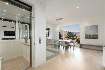 Guest Bathroom Photo of 817 Younette Drive, West Vancouver, BC