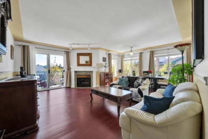 Kitchen Island Photo of 409 20443 53 Avenue, Langley, BC