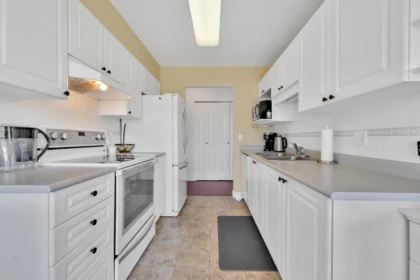 Laundry Room Photo of 409 20443 53 Avenue, Langley, BC