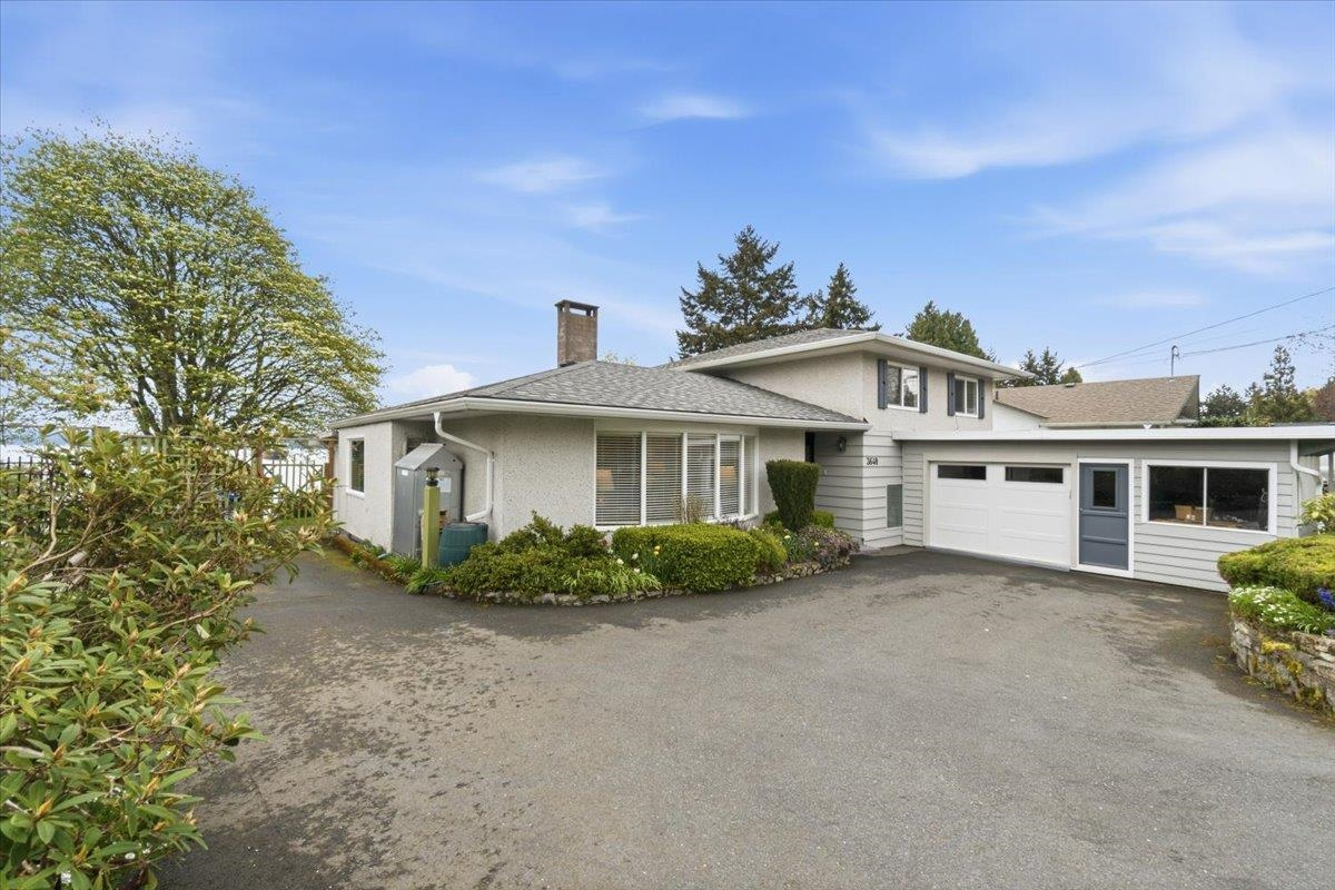 Family Room Photo of 3648 Seaview Crescent, No City Value, BC
