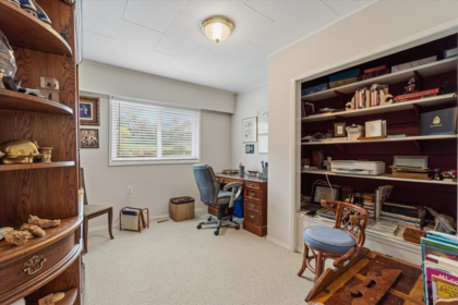 Entry Foyer Photo of 3648 Seaview Crescent, No City Value, BC