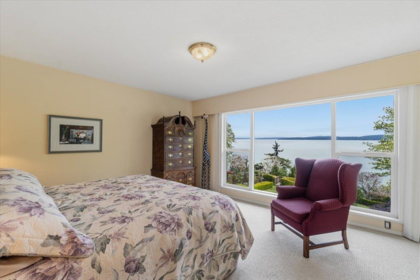 Powder Room Photo of 3648 Seaview Crescent, No City Value, BC