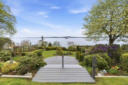 Swimming Pool Photo of 3648 Seaview Crescent, No City Value, BC
