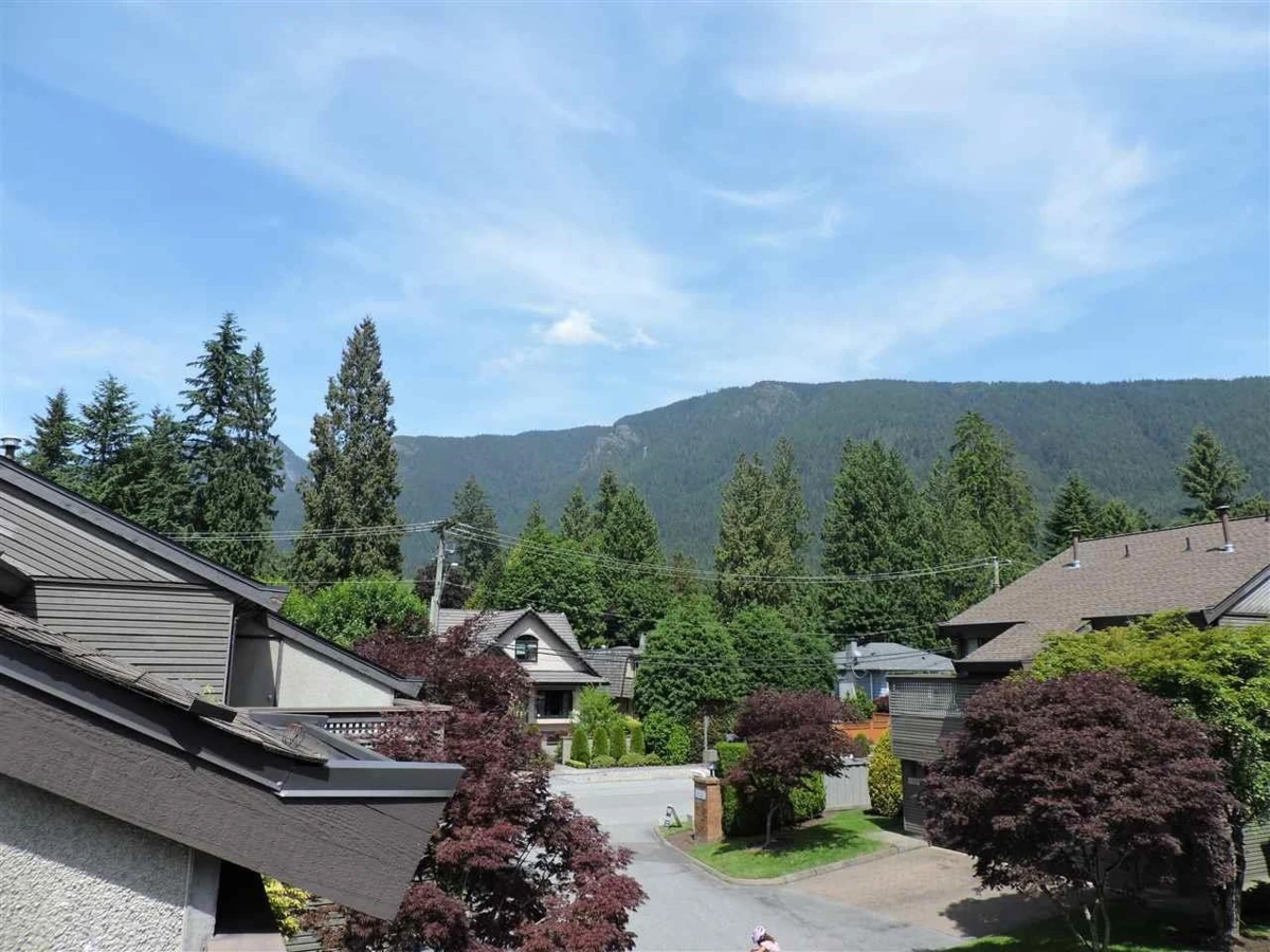 Family Room Photo of 1147 Montroyal Boulevard, North Vancouver, BC