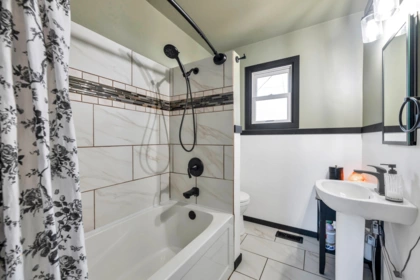 Powder Room Photo of 33721 Morey Avenue, Abbotsford, BC