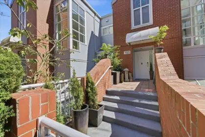 Garden / Landscaping Photo of 1523 Mariner Walk, Vancouver, BC