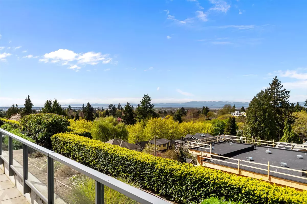 Exterior Rear Photo of 402 6333 West Boulevard, Vancouver, BC