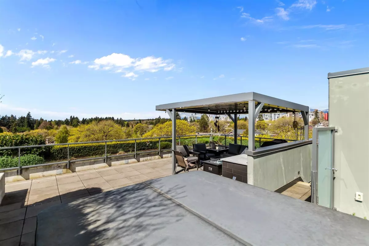 Family Room Photo of 402 6333 West Boulevard, Vancouver, BC
