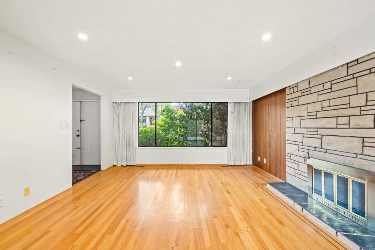 Living Room Photo of 532 W 64th Avenue, Vancouver, BC