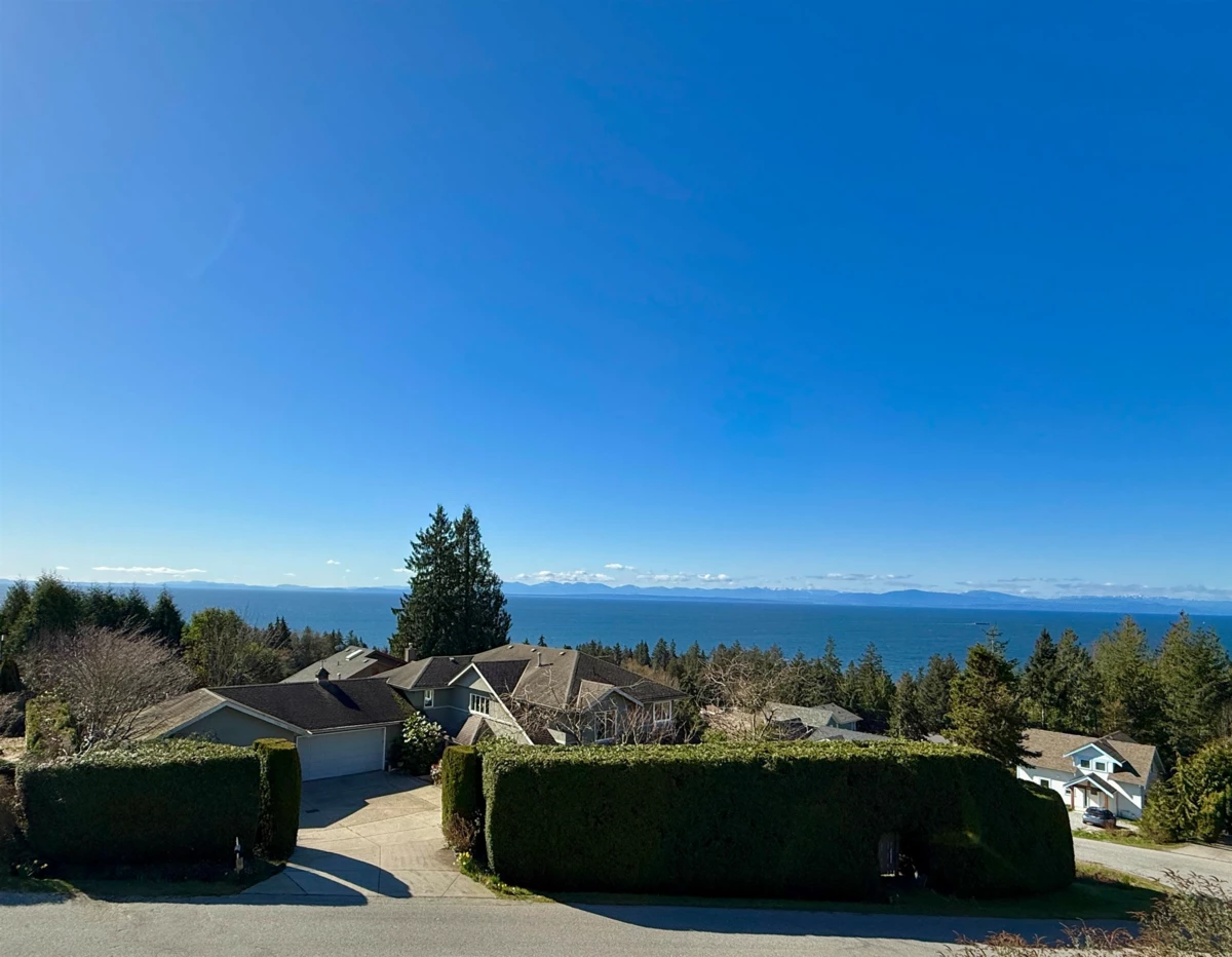 Family Room Photo of 1496 Bonniebrook Heights Road, Gibsons, BC