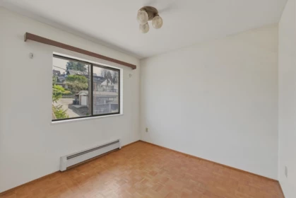 Entry Foyer Photo of 370 N Kootenay Street, Vancouver, BC