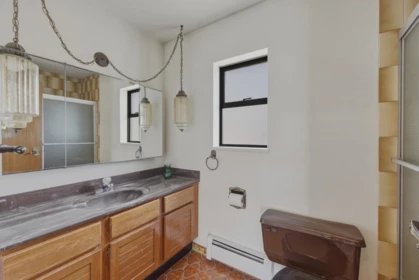 Hallway Photo of 370 N Kootenay Street, Vancouver, BC