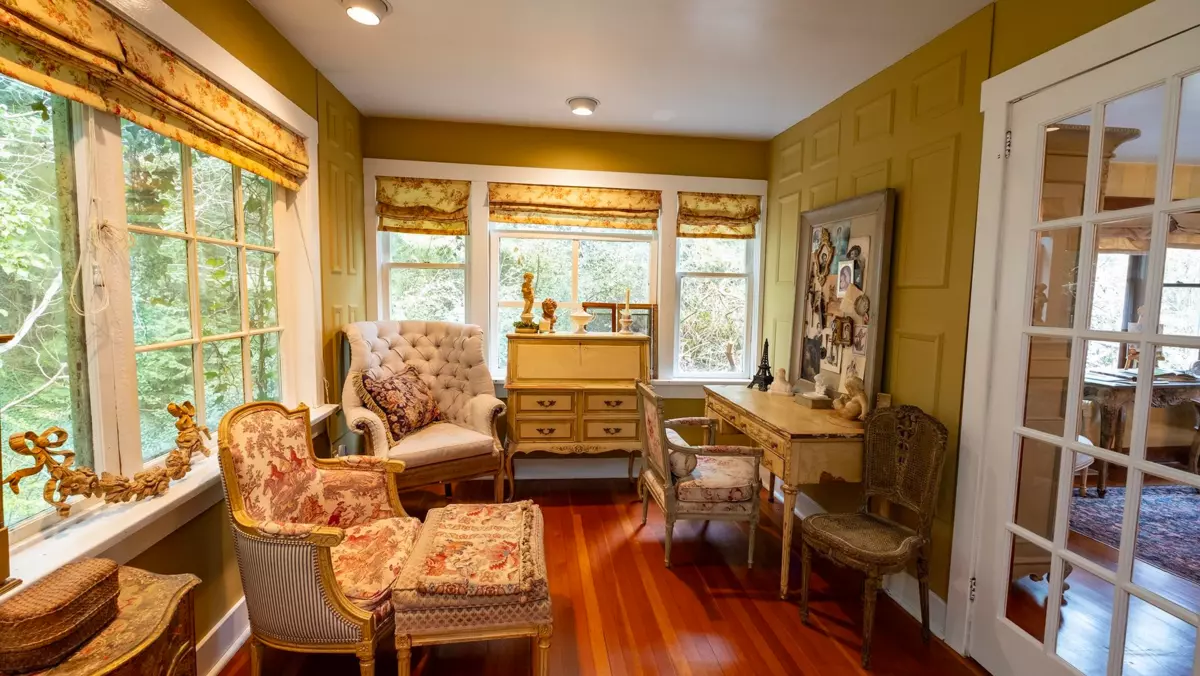 Family Room Photo of 2572 Miles Road, Roberts Creek, BC