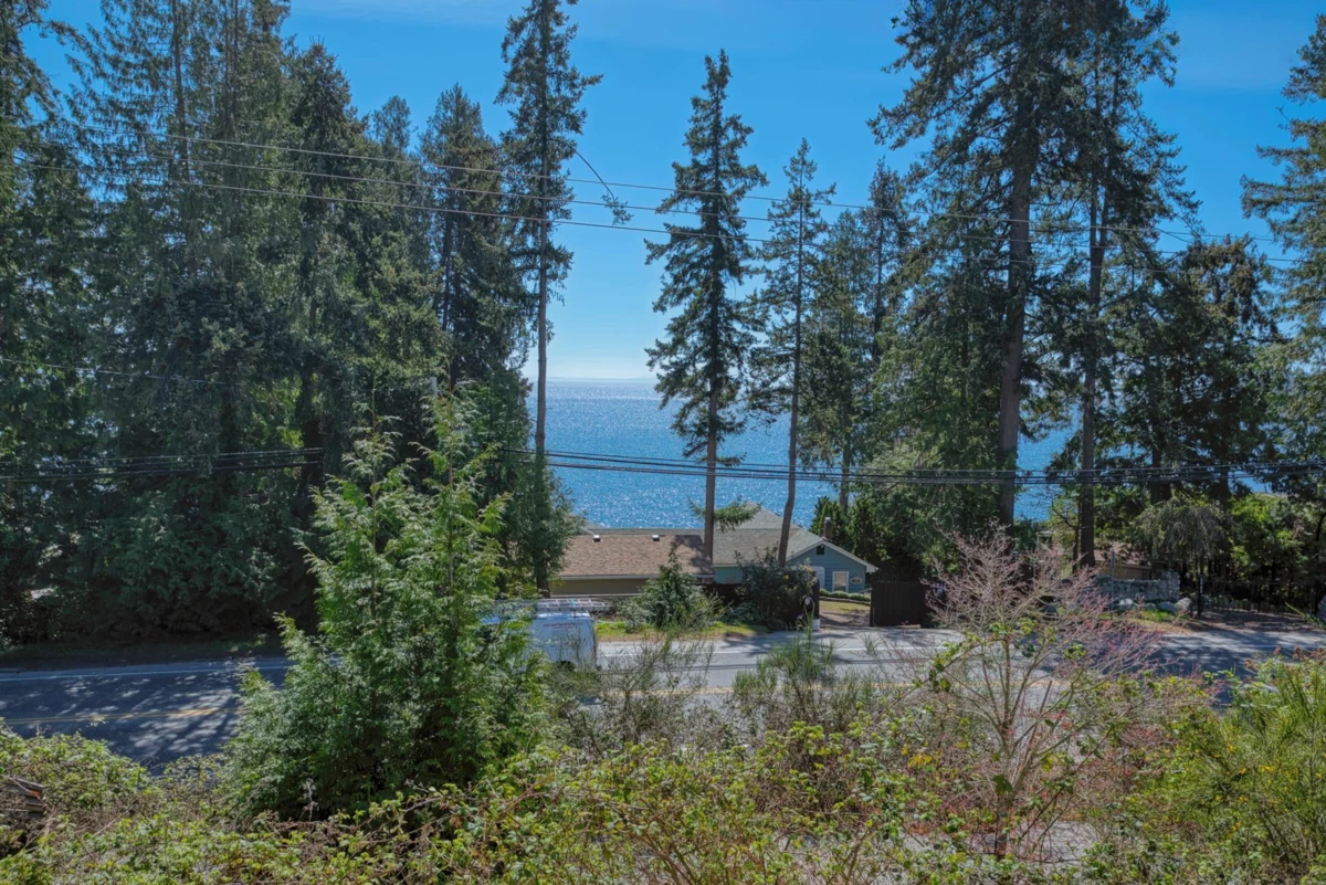 Living Room Photo of 5957 Barnacle Place, Sechelt, BC