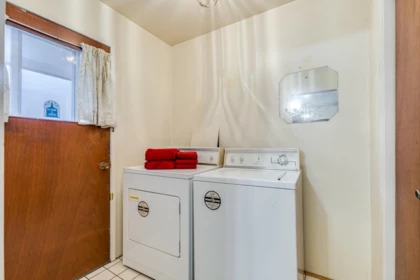 Primary Bathroom Photo of 1250 Delta Avenue, Burnaby, BC