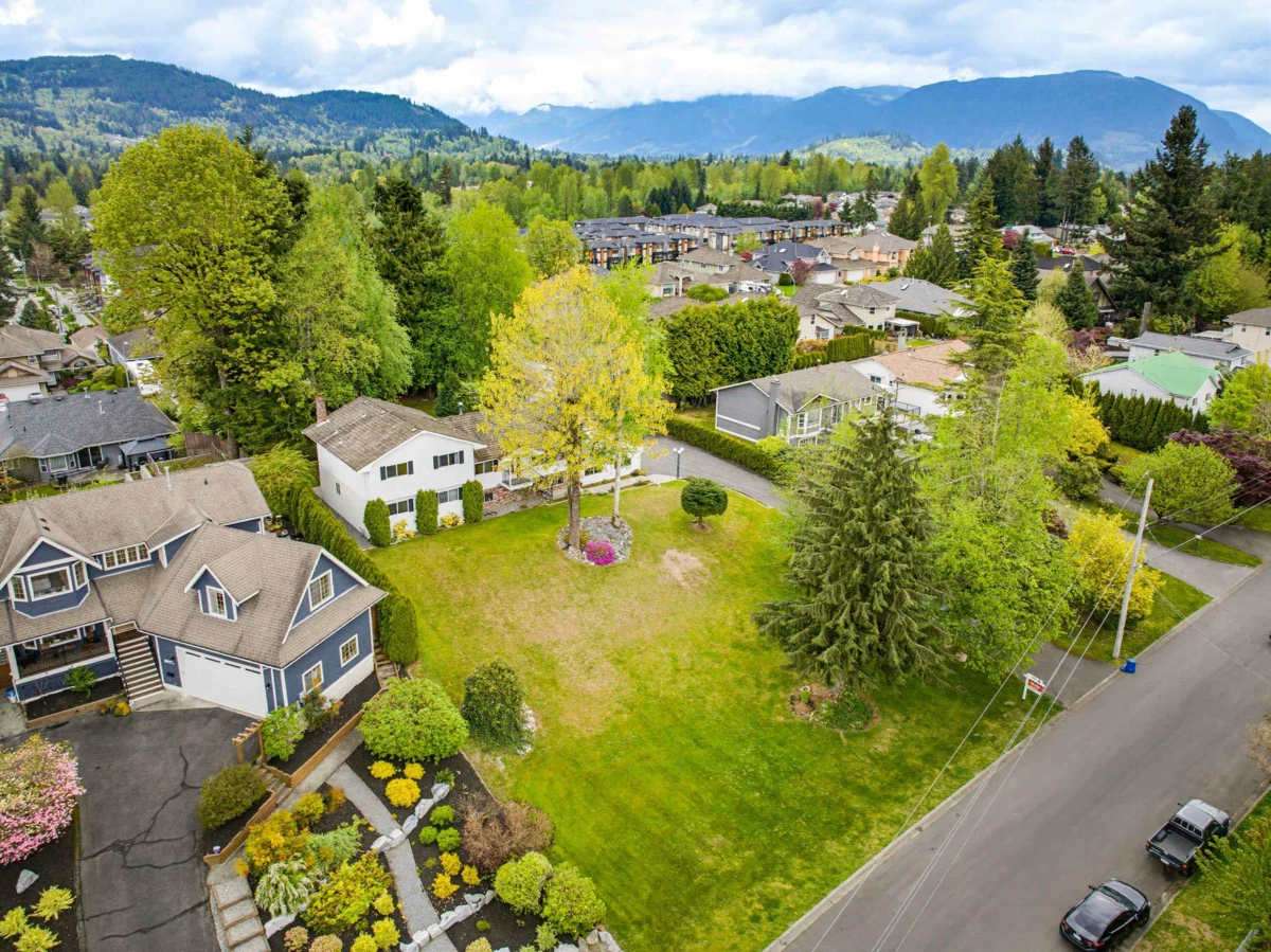 Family Room Photo of 33103 Whidden Avenue, Mission, BC