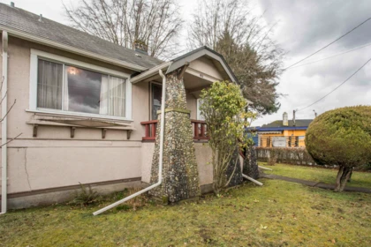 Garden / Landscaping Photo of 910 Eighth Street, New Westminster, BC