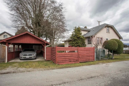 Laundry Room Photo of 910 Eighth Street, New Westminster, BC