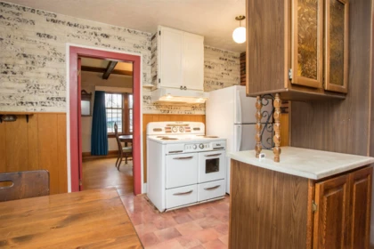 Pantry Photo of 910 Eighth Street, New Westminster, BC