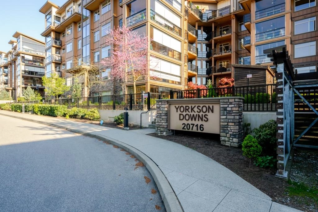Family Room Photo of A601 20716 Willoughby Town Centre Drive, Langley, BC