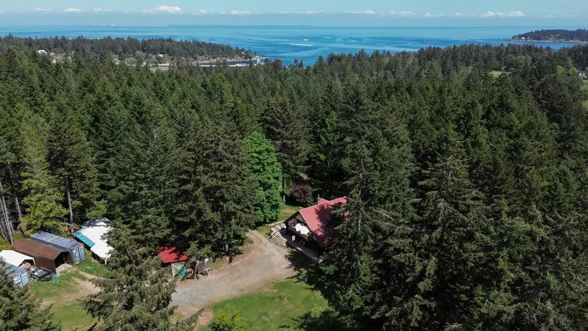 Family Room Photo of 754 Burrill Road, Galiano Island, BC