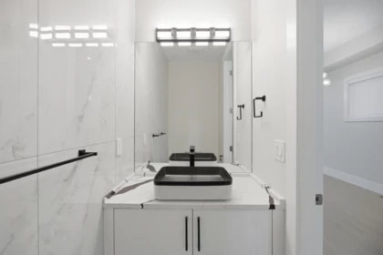 Guest Bathroom Photo of 17156 1 Avenue, Surrey, BC