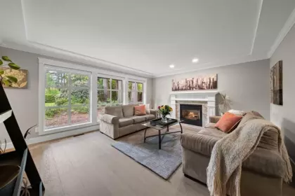 Kitchen Island Photo of 2869 138 Street, Surrey, BC