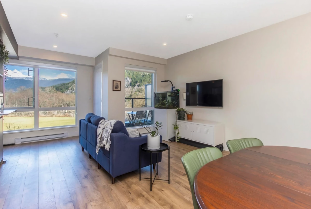 Living Room Photo of 610 38362 Buckley Avenue, Squamish, BC