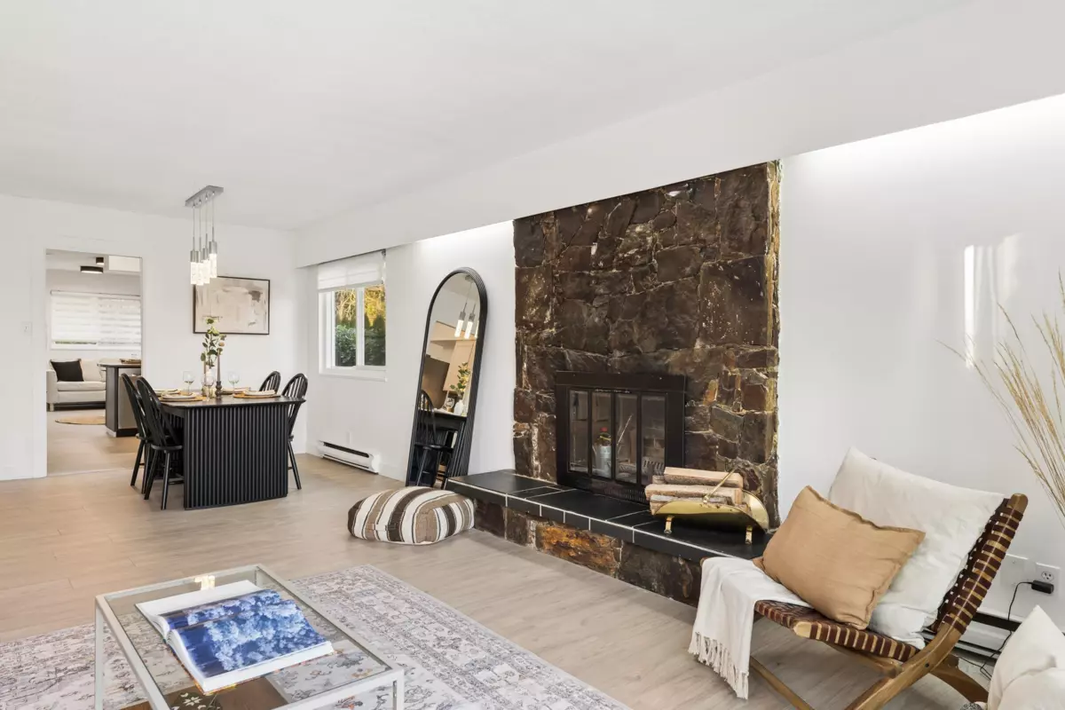 Living Room Photo of 1564 Hope Road, North Vancouver, BC