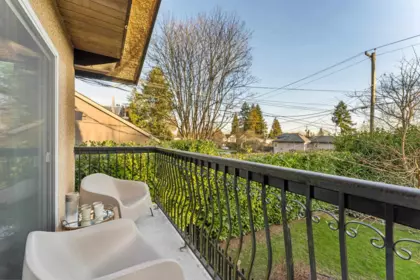 Kitchen Island Photo of 1564 Hope Road, North Vancouver, BC