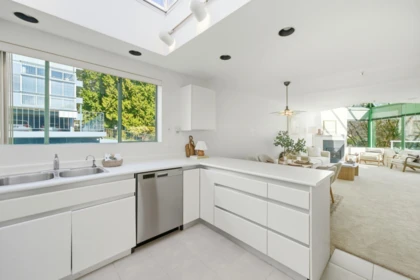 205 565 17th Street, West Vancouver, BC, West Vancouver — Apartment/Condo for sale
