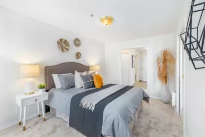 Office / Den Photo of 205 565 17th Street, West Vancouver, BC