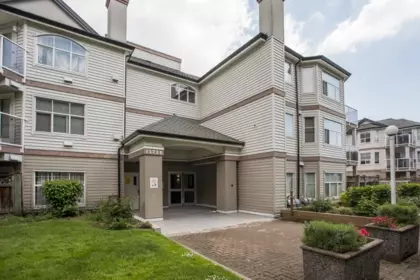 Entry Foyer Photo of 213 12739 72 Avenue, Surrey, BC