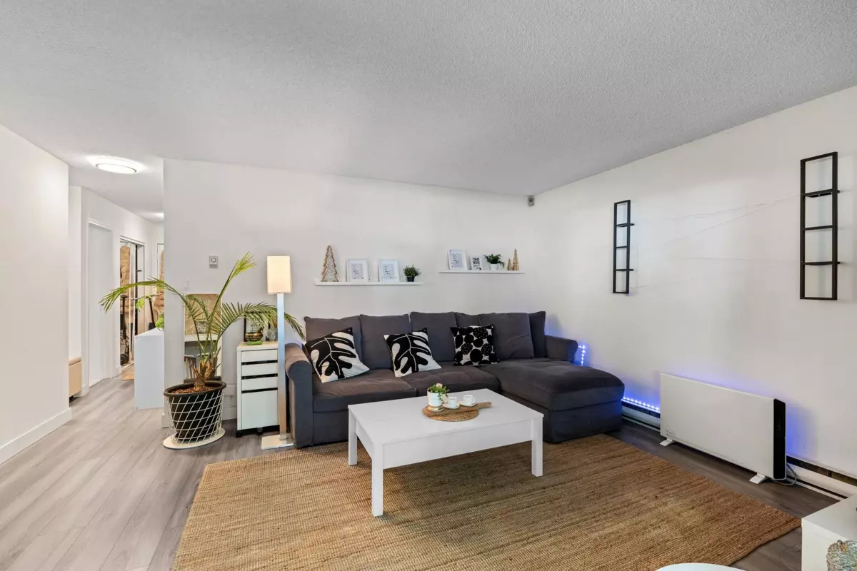 Living Room Photo of 110 45 Fourth Street, New Westminster, BC