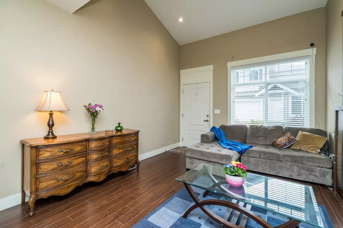 Dining Area Photo of 32 30748 Cardinal Avenue, Abbotsford, BC