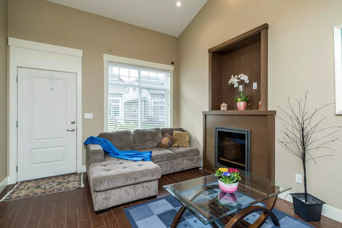 Family Room Photo of 32 30748 Cardinal Avenue, Abbotsford, BC