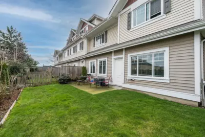 Front Yard Photo of 32 30748 Cardinal Avenue, Abbotsford, BC