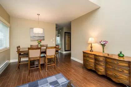 Kitchen Island Photo of 32 30748 Cardinal Avenue, Abbotsford, BC