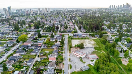 Garden / Landscaping Photo of 2 6740 Canada Way, Burnaby, BC