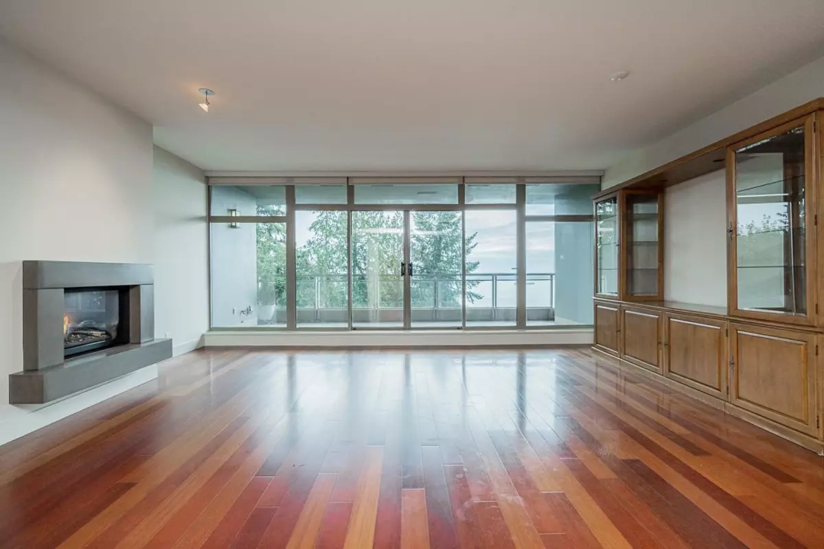 Living Room Photo of 502 3335 Cypress Place, West Vancouver, BC