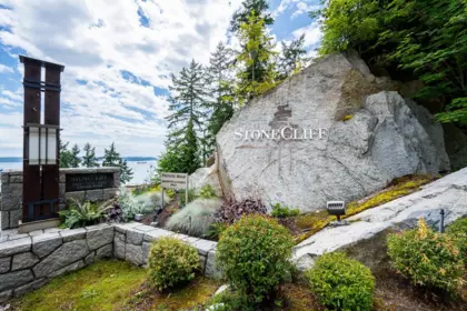 Garden / Landscaping Photo of 502 3335 Cypress Place, West Vancouver, BC