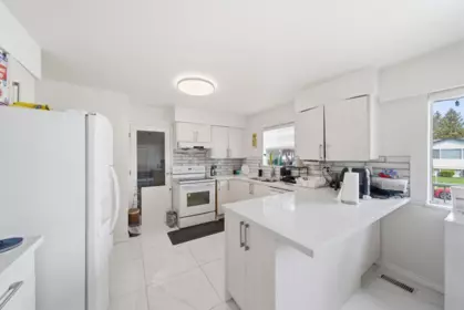 Kitchen Island Photo of 11926 82a Avenue, Delta, BC