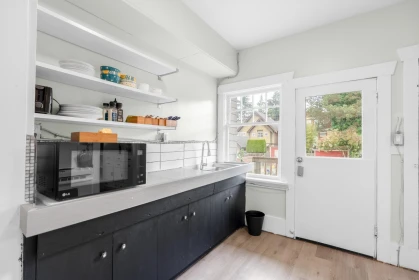 Kitchen Island Photo of 3425 W 8th Avenue, Vancouver, BC