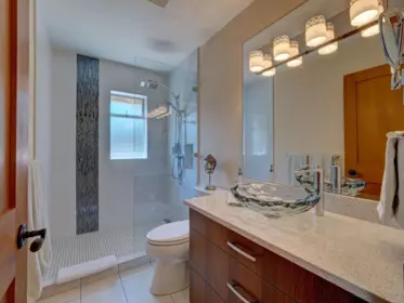 Entry Foyer Photo of 6480 Shoreline Place, Sechelt, BC