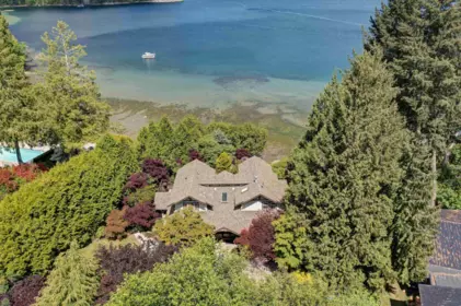 6480 Shoreline Place, Sechelt, BC, Sechelt — Single Family Residence for sale