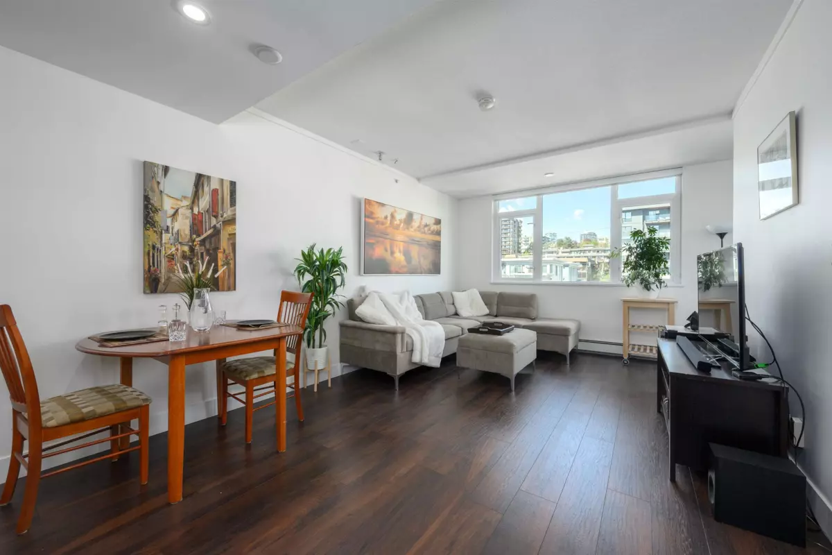 Living Room Photo of 504 131 E 3rd Street, North Vancouver, BC