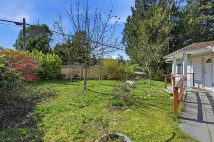 Outdoor Deck Photo of 5689 Porpoise Bay Road, Sechelt, BC